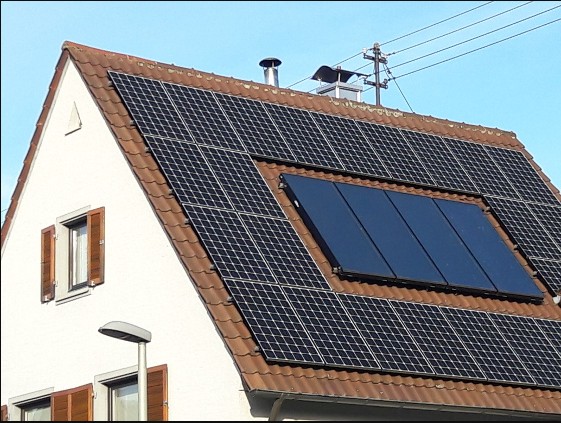 Solarni paneli na krovu obiteljske kuće